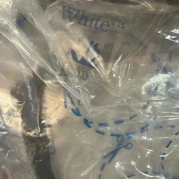 NWT OFF-WHITE Helvetica Bucket Hat Black White - Picture 7 of 7